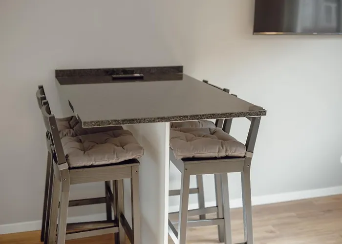 Crystal Palace Garden Stylish By Vacationy