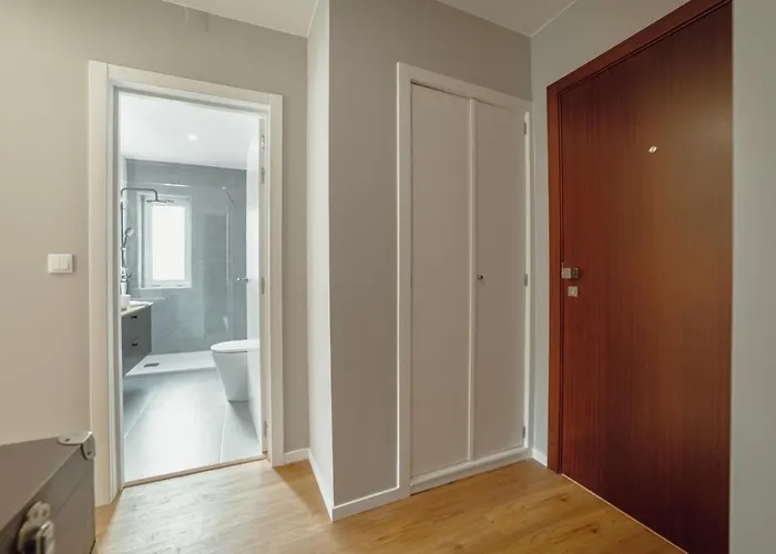 Crystal Palace Garden Stylish By Vacationy *