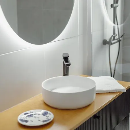 Crystal Palace Garden Stylish By Vacationy *